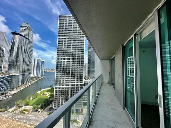 500 Brickell Ave 2407, Miami FL 33131