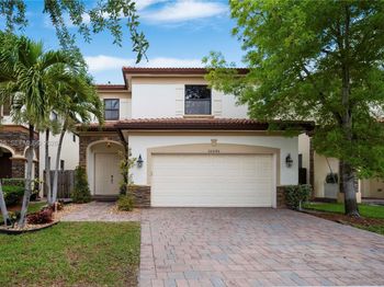 10045 NW 86th Ter