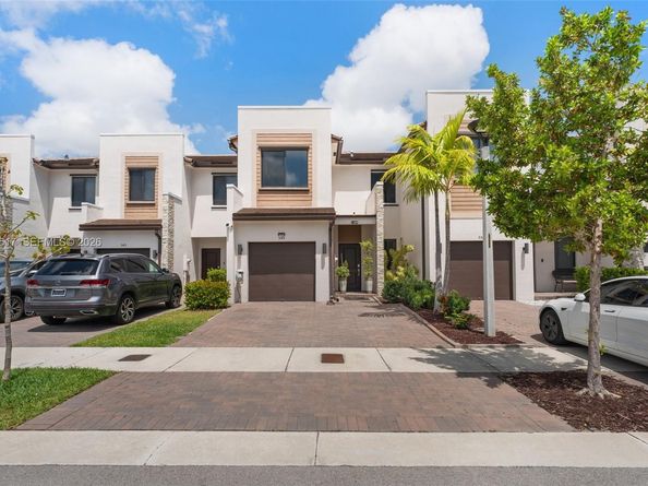 549 NE 206th Ln, Miami FL 33179