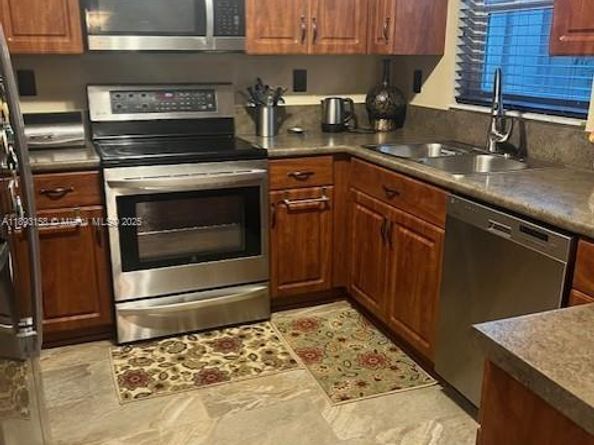 2211 NW 171st Ter, Pembroke Pines FL 33028