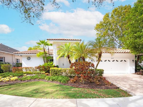 2621 Oakbrook Ln, Weston FL 33332