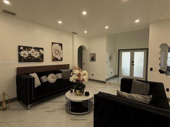 1860 SE 18th Ter, Homestead FL 33035