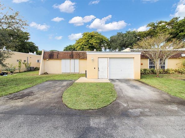 7332 Bay Hill Dr, Hialeah FL 33015