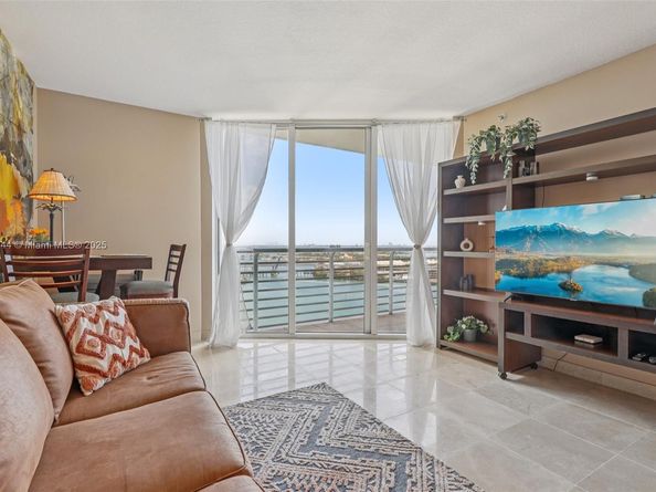 335 S Biscayne Blvd 2810, Miami FL 33131