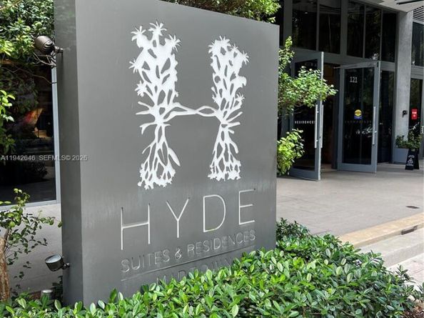 121 NE 34th St 1103, Miami FL 33137