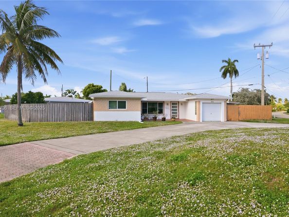 1441 NE 42nd St, Oakland Park FL 33334