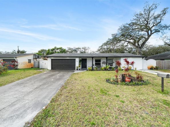 1040 SW 66th Ave, Pembroke Pines FL 33023