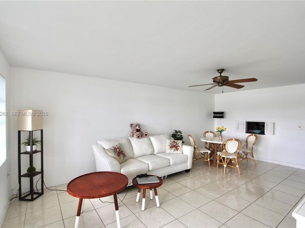 1530 NE 191st St 306, Miami FL 33179