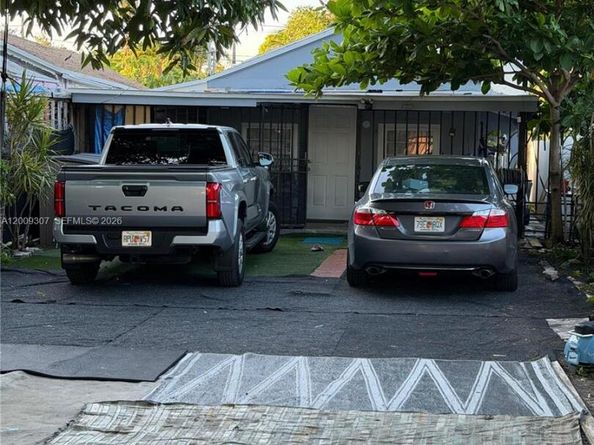 1111 NW 26th St, Miami FL 33127