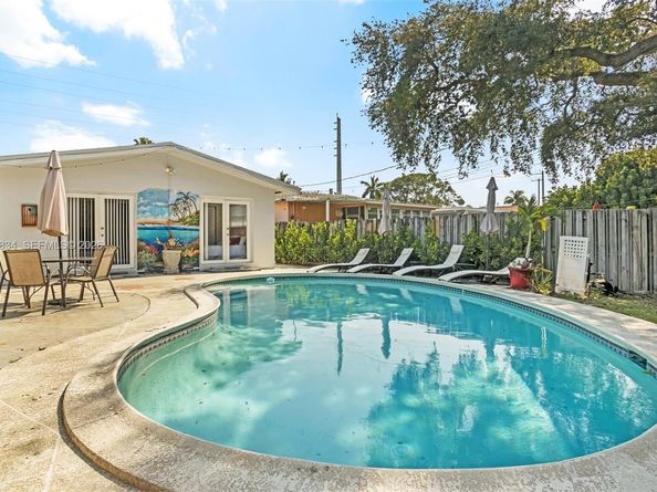 1547 NE 38th St, Oakland Park FL 33334