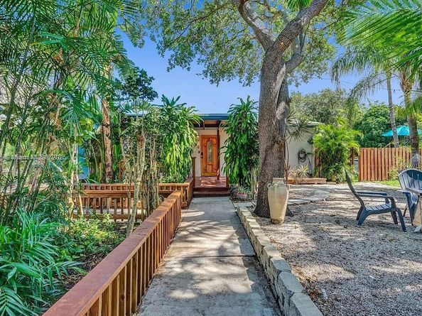 110 SW 5th St, Hallandale Beach FL 33009