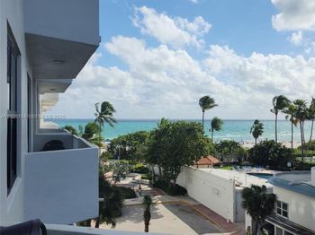 4301 Collins Ave