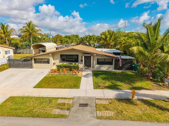 2485 NE 214th St, Miami FL 33180
