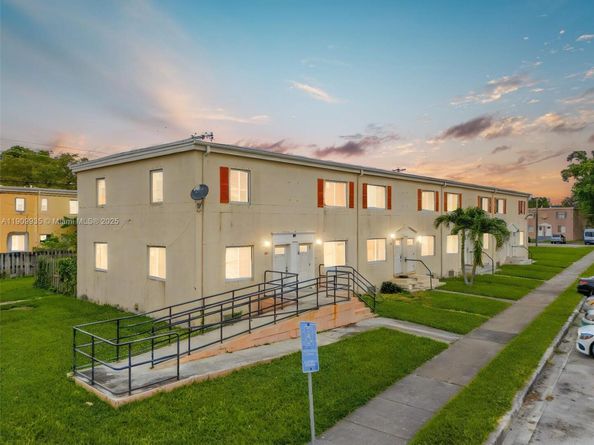 427 NW 84th Ter 427, Miami FL 33150