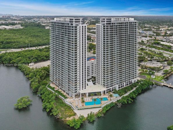 16385 Biscayne Blvd 1219, North Miami Beach FL 33160