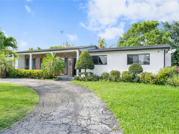 801 NW 203rd St, Miami Gardens FL 33169