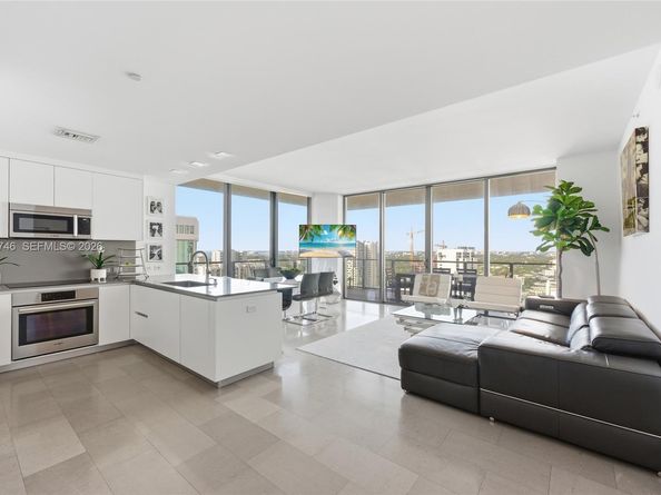 88 SW 7th St 2302, Miami FL 33130