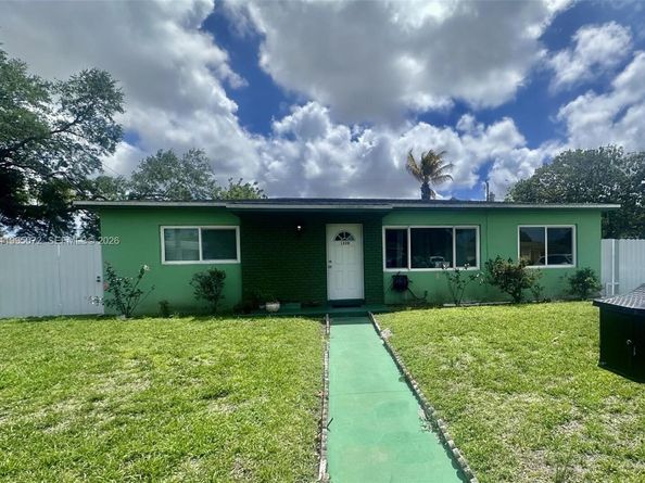 1220 NW 189th Ter, Miami Gardens FL 33169