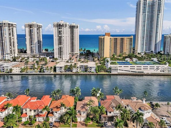 1575 Windjammer Way, Hollywood FL 33019