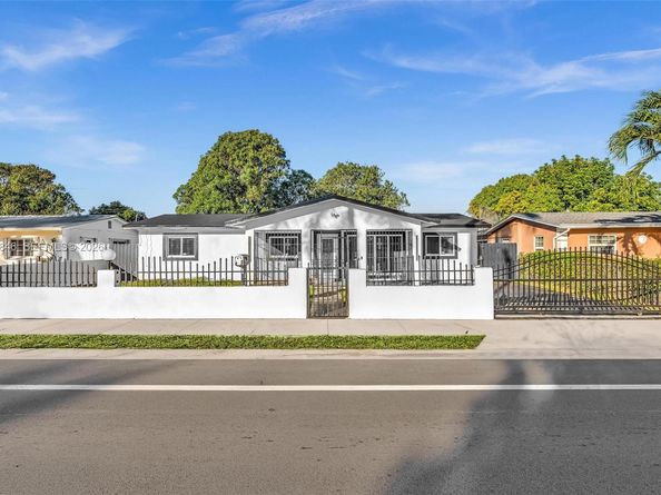 560 N Perviz Ave, Opa-Locka FL 33054