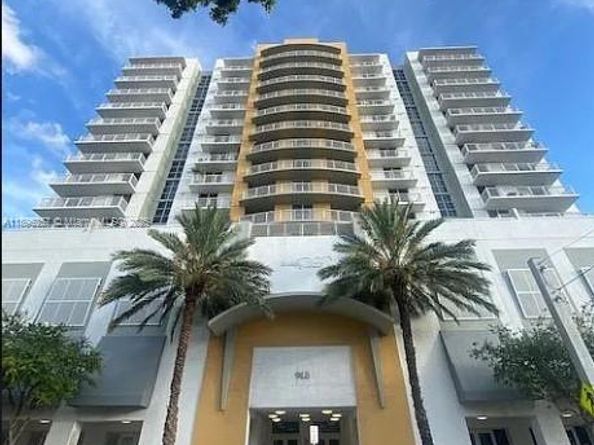 900 SW 8th St 904, Miami FL 33130