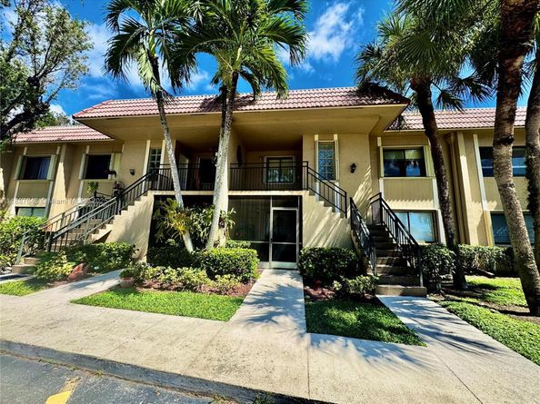 302 Lakeview Dr 203, Weston FL 33326