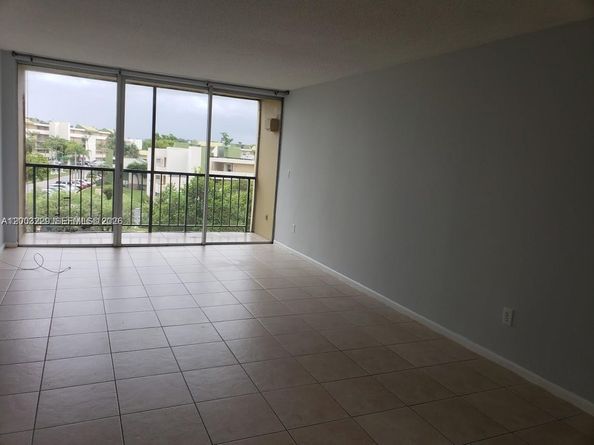 8840 Fontainebleau Blvd 402, Miami FL 33172