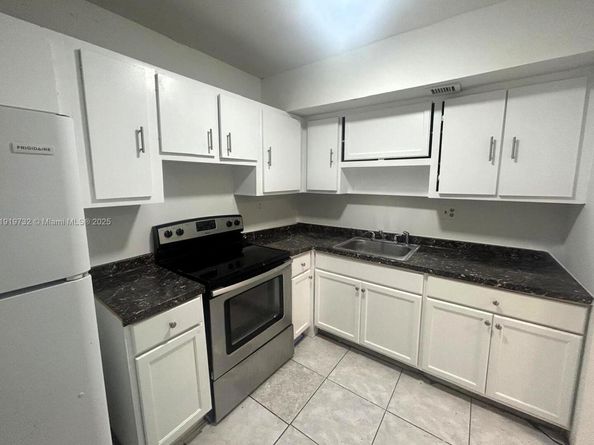 3600 NW 21st St 101, Lauderdale Lakes FL 33311