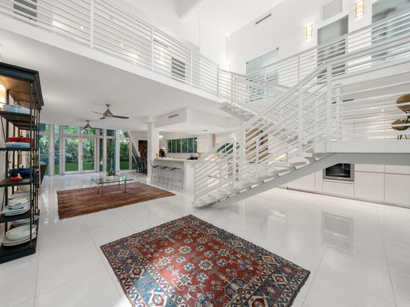 3861 Kumquat Ave, Miami FL 33133