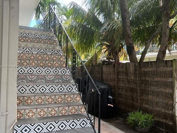 7035 Rue Granville, Miami Beach FL 33141