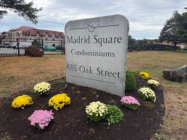 685 Oak St 25, Brockton MA 02301