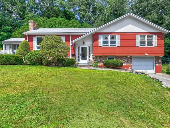 15 Norman Place, Leominster MA 01453