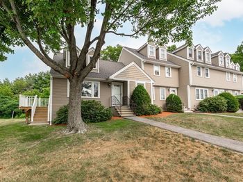 87 Merrimack Meadows Ln