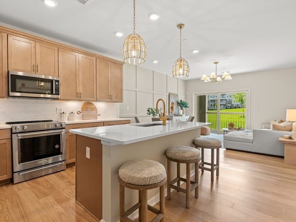 399 Neponset 204, Canton MA 02021
