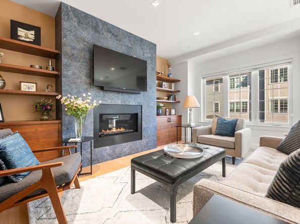 21 Crowninshield Rd 21, Brookline MA 02446