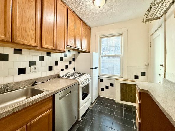 26 Chiswick Rd 6, Boston MA 02135