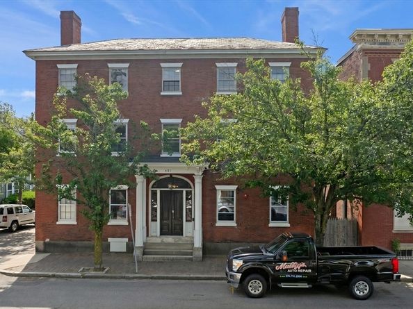 401 Essex, Salem MA 01970