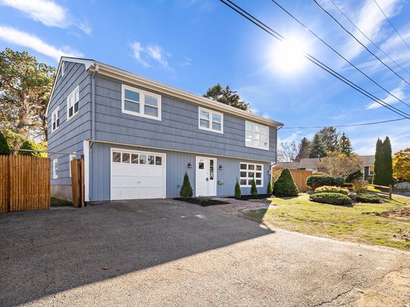 27 Hodgkins Rd, Rockport MA 01966