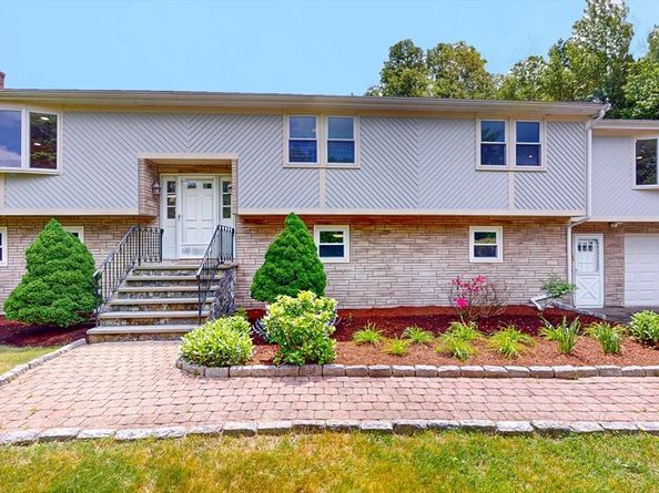 14 Tournament Rd, Natick MA 01760