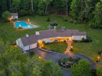 15 Lockwood Ln