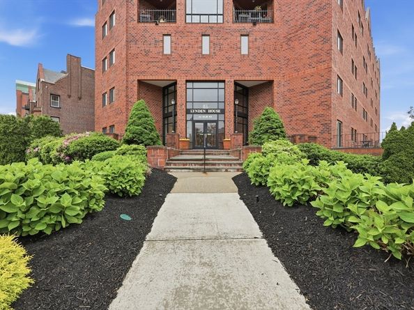 44 Elm Street 303, Worcester MA 01609