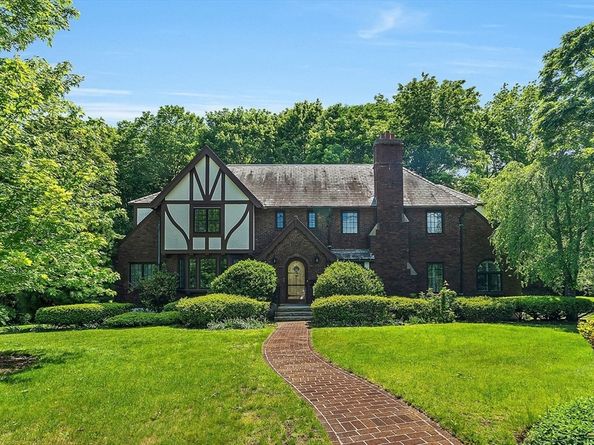 518 Newton St, Brookline MA 02467