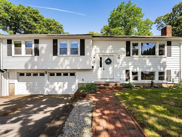 37 Old Coach Rd, Braintree MA 02184