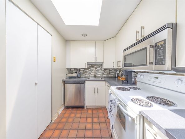 102 Gainsborough St 402E, Boston MA 02115
