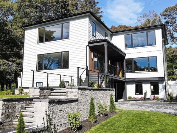 98 Hunnewell St, Needham MA 02494