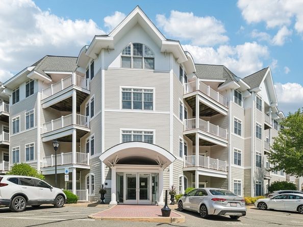 614 Pond St 2104, Braintree MA 02184