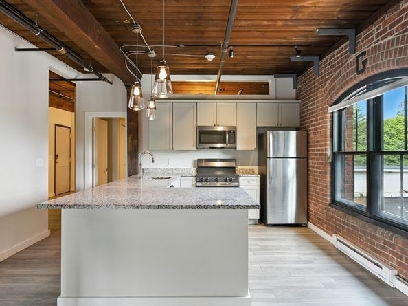 55 Sterling St 306, Clinton MA 01510