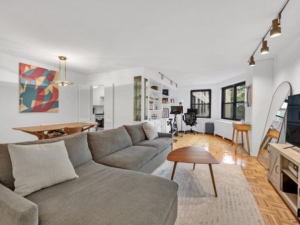 245 East 25th Street 5A, New York NY 10010