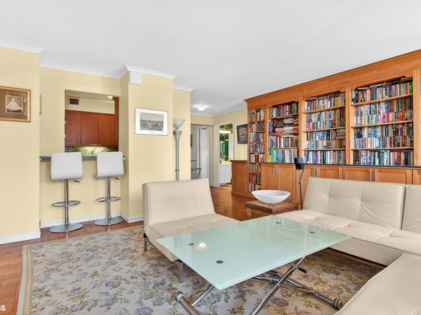 311 East 38th Street 11B, New York NY 10016