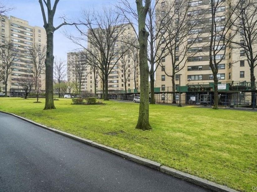 8 Fordham Hill Oval 12c, Bronx NY 10468